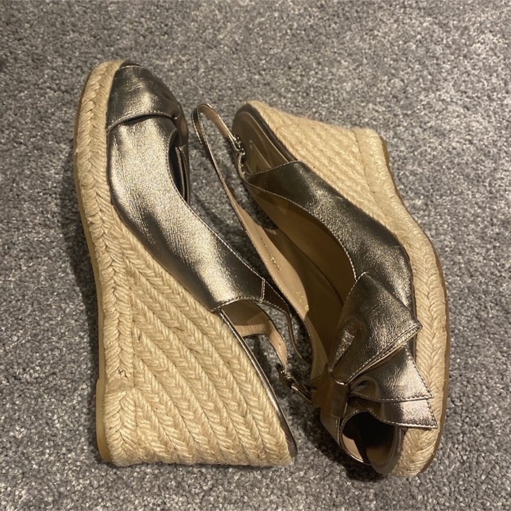 Valentino Garavani Gold Metallic Wedges EUC